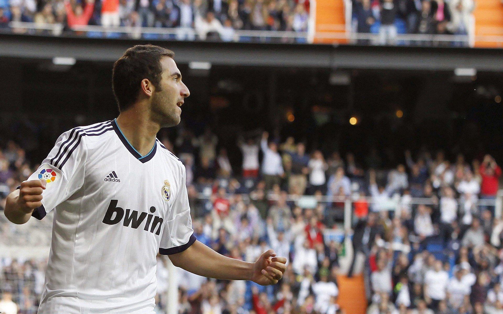 23岁新星打破尘封15年世界纪录，田径史迎来崭新篇章