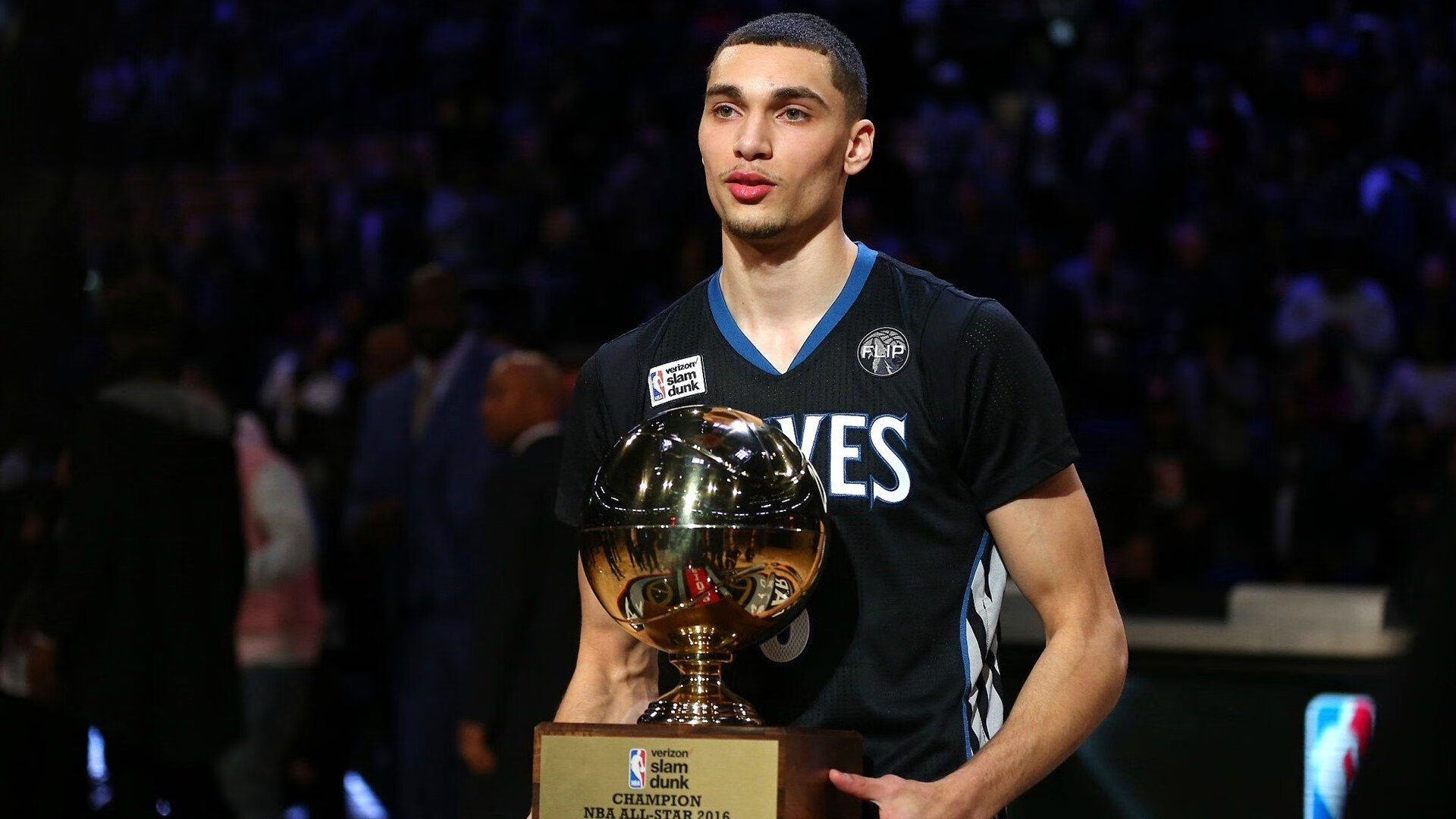 电竞世界杯震撼开赛 全球顶尖战队争夺荣耀巅峰